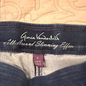 Gloria Vanderbilt Women's Dark Blue Slimming knicker jeans